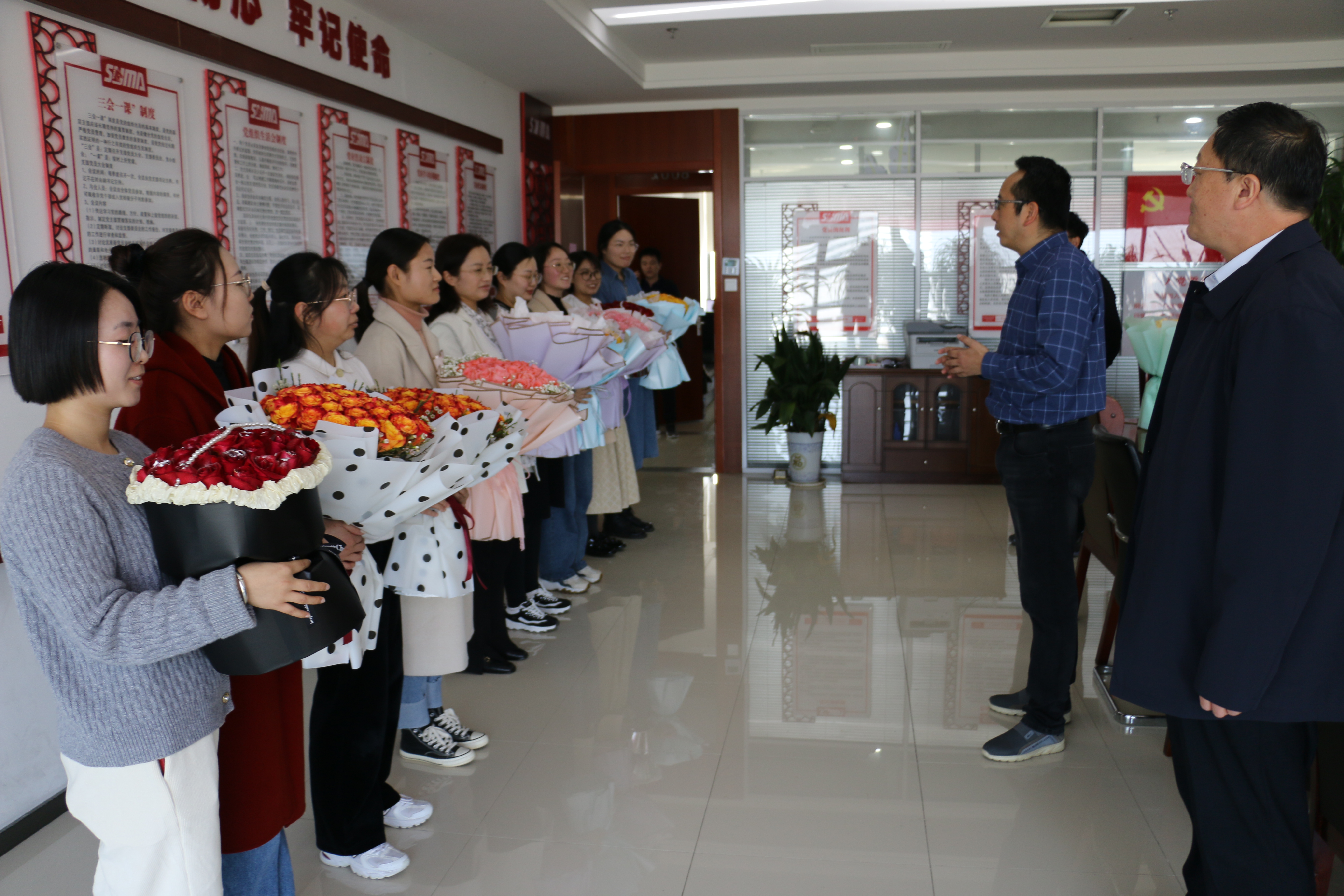 m88asia开展“三八”妇女节活动(图1) m88asia开展“三八”妇女节活动(图1)