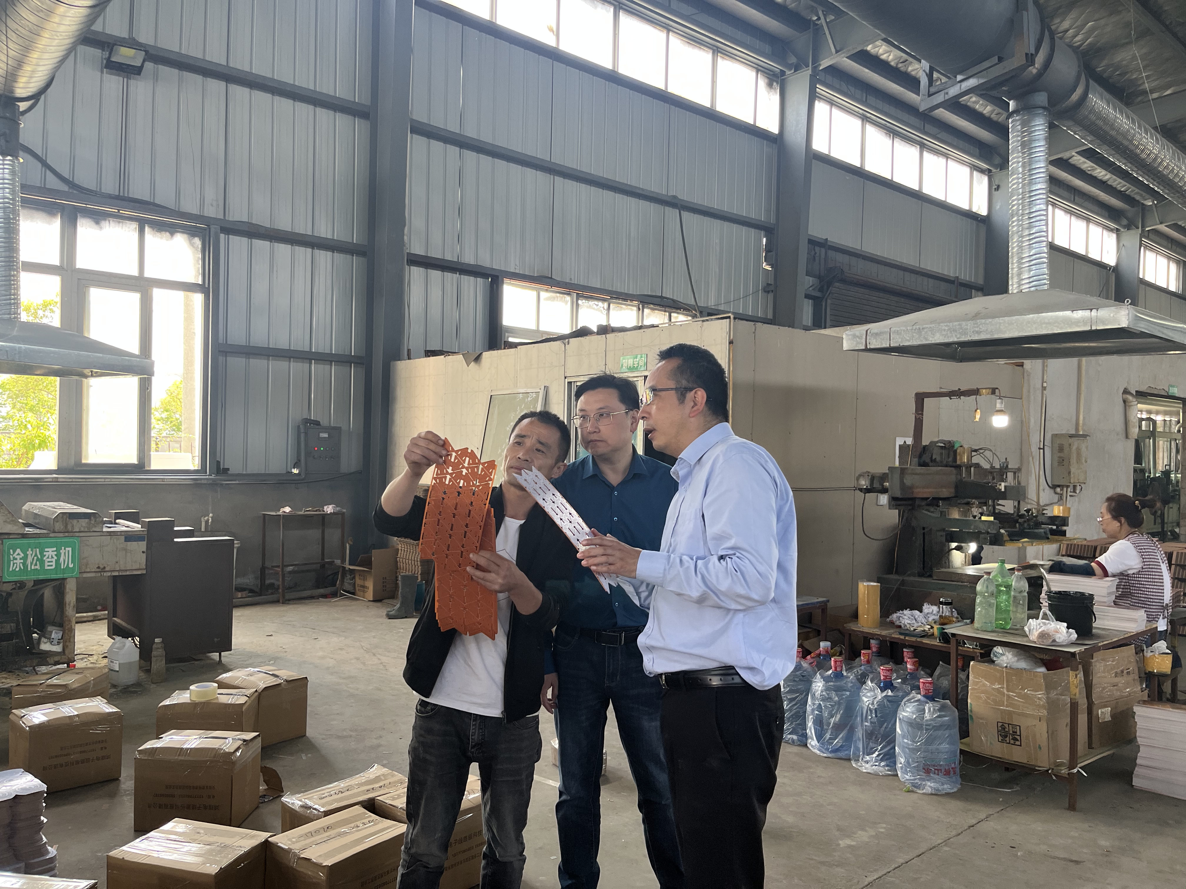 潘骥成深入园区企业进行走访调研(图1) 潘骥成深入园区企业进行走访调研(图1)