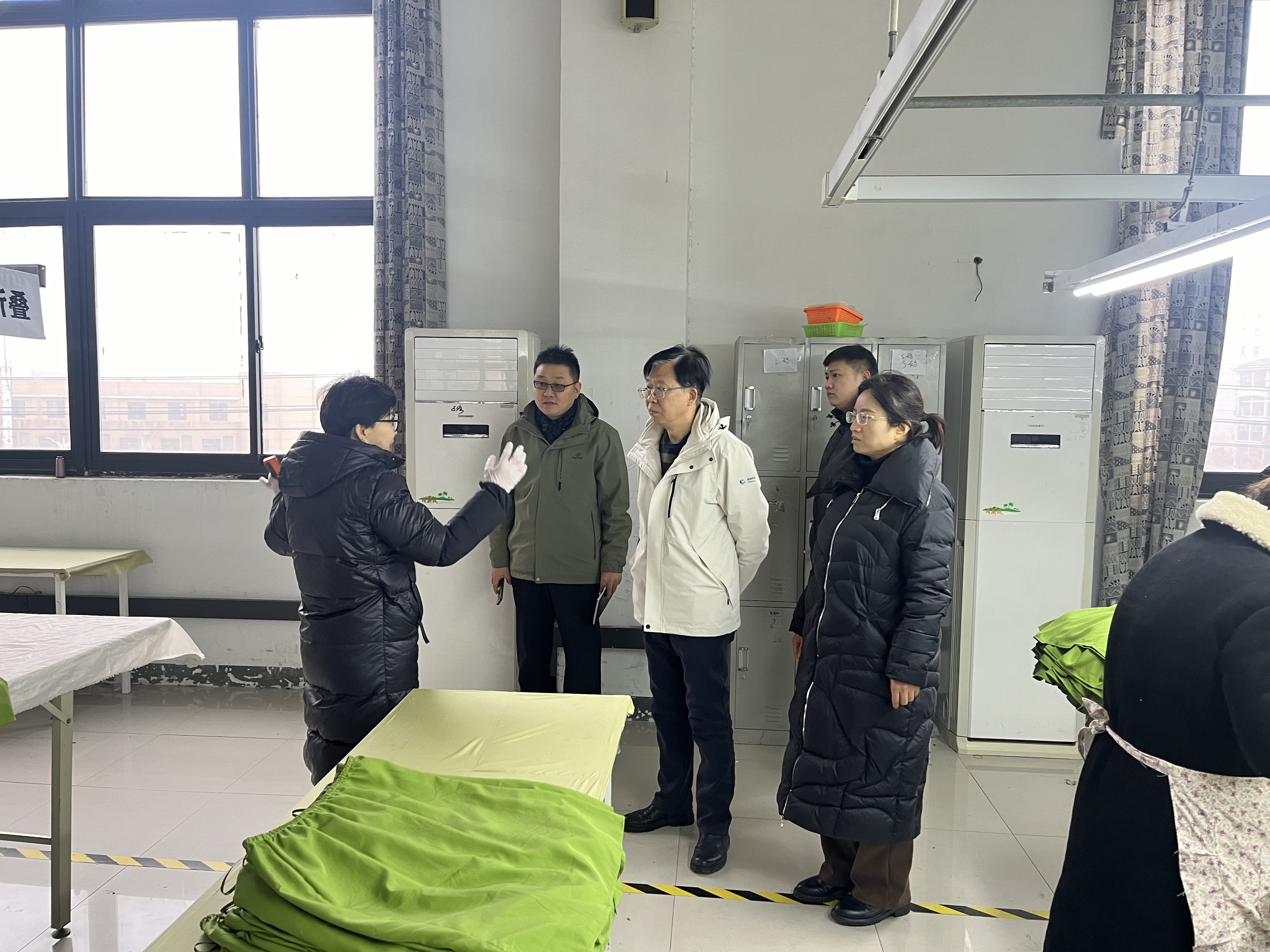 孙日南赴汽车公司、标准化厂房进行节前安全检查(图1) 孙日南赴汽车公司、标准化厂房进行节前安全检查(图1)