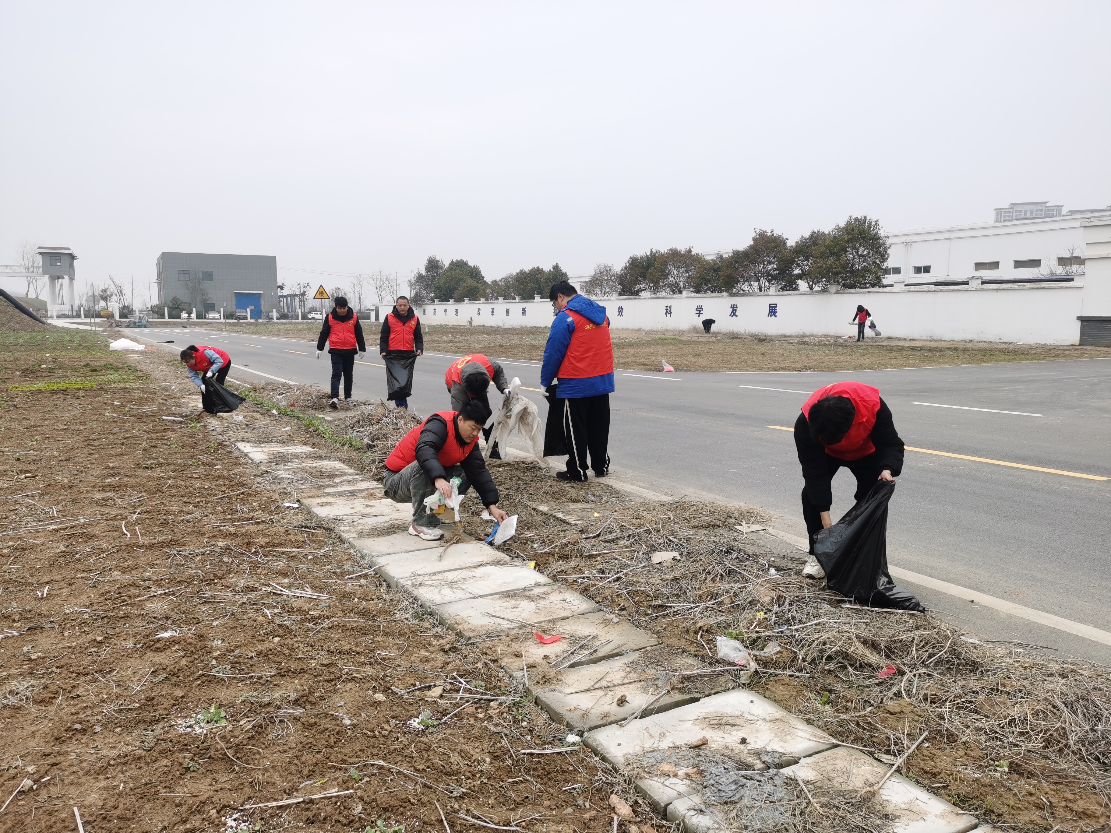 传承雷锋精神 助力创建卫生城市(图1) 传承雷锋精神 助力创建卫生城市(图1)